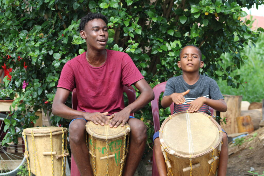 Drum and Shaka-making workshop in Dangriga